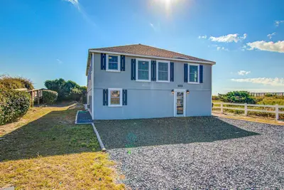 Image de Attractive, Beachfront Family Home w/Private Pool Table, Free WiFi, Ac, & W/D
