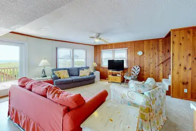 Image de Beachfront Home with Covered Porches, Sundeck, Boardwalk, WiFi & Washer/Dryer