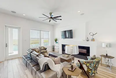 Image de Modern Townhouse with Gulf & Lake Padre Views, WiFi, Central Ac, & Washer/Dryer