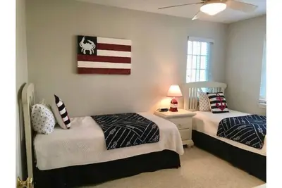 Image de House on canal 1 mile to beach