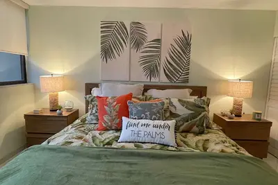 Image de Tropical Vibes! Moon Bay Renovated Condo in Gated Community!