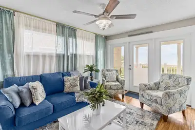 Image de Lower Waterfront Condo with Oceanfront Balcony, Shared Outdoor Pool, WiFi & Ac