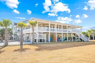 Image de Completely Remodeled Home with Private Pool, Sunset-View Deck, WiFi - Near Trail