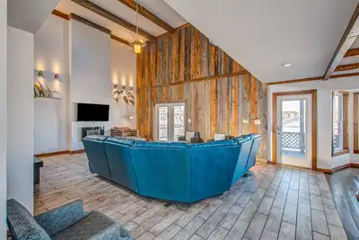 Image de Oceanfront home across the street from the beach with WiFi, Ac, W/D, and deck
