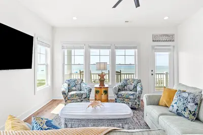 Image de Oceanfront home with private pool, ocean views, outdoor shower, & beach access