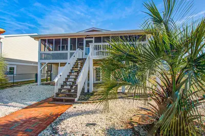 Image de Waterfront home near the beach with sunrise view, dog-friendly