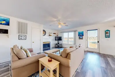 Image de Multi-level house near Intracoastal waterway & beach with Ac, patio, deck, & W/D