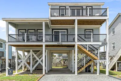 Image de Fantastic Vacation Retreat Steps From Beach w/Free WiFi, Ac, W/D, Patio, & Deck
