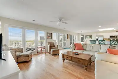 Image de Oceanfront Family House w/Private Washer/Dryer, Central Ac, WiFi, Private Pool