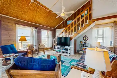 Image de Oceanfront home with private beach walkway, washer/dryer, WiFi & Ac - dogs Ok