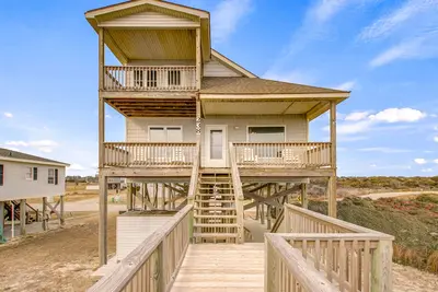 Image de Classic Beachfront House w/Private Patio, Washer/Dryer, Free WiFi, Central Ac