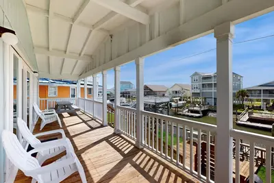 Image de Waterfront home with floating dock on canal, fish clean station - walk to beach