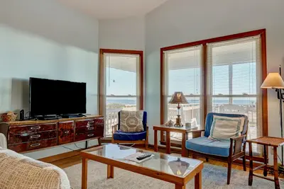 Image de Oceanfront Home w/Incredible Views, Private Boardwalk to the Beach, & Free WiFi