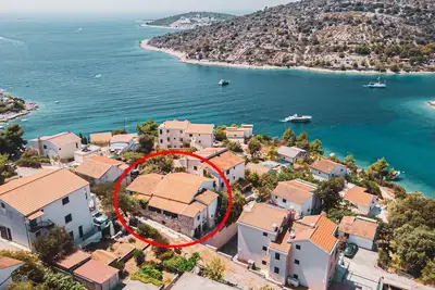 Image de Appartement d'une chambre avec le balcon et la vue sur le mer Sevid, Trogir (A-18745-a)