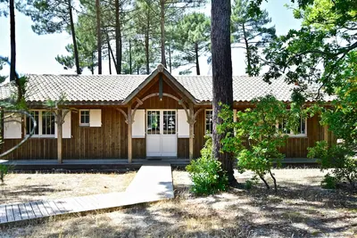 Image de Villa an bois avec belle vue sur la forêt du truc vert