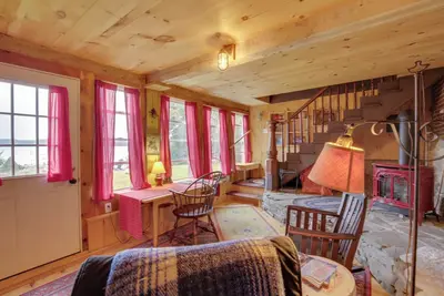 Image de Cozy 1930’s-style Waterfront Maine Cabin w\/ Dock!