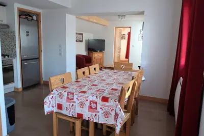 Image de Appartement spacieux 3*, 1er étage d’un chalet, centre village, proche commerces et pistes, 200m des pistes