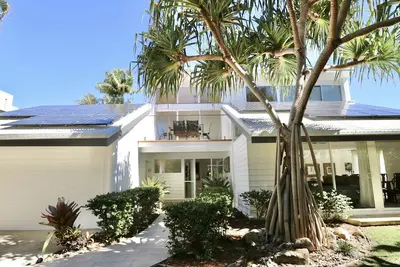 Image de Idyllic Waterfront Luxury in the Heart of Noosa