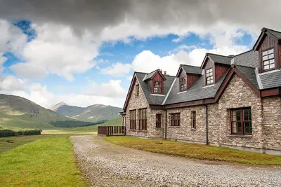 Image de Fully Catered Bespoke Highland Gatherings in a Stunning Wilderness Location