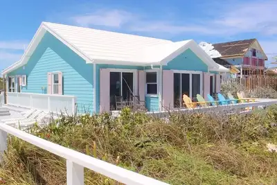 Image de South Beach: A Perfect Beachfront Getaway - Pool, beachfront, ocean views,