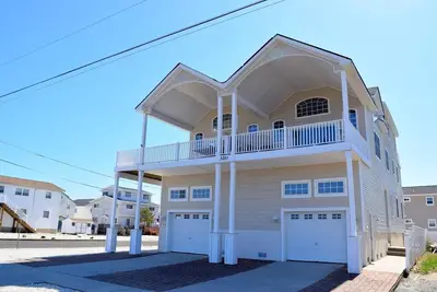 Image de Gorgeous and with Fabulous Views! ! Heart of Sea Isle! !