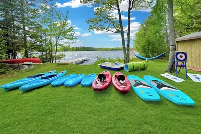 Image de White Pines Cabin: Ideal Location for Family-Fishing-Fun w/ 12 boats + Lily Pad!