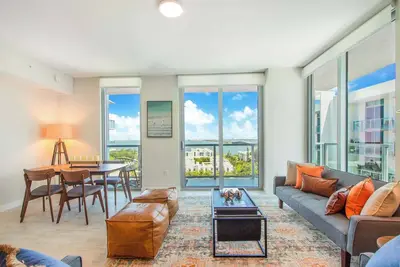 Image de Modern Rustic 1Bdrm Condo W/Bay & Pool Views