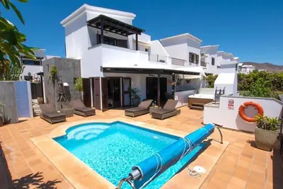 Image de Villa Solsidan with Pool, Jacuzzi, high speed internet, 15 minutes from Marina