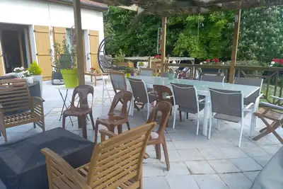 Image de maison, avec terrasse, piscine