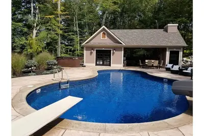 Image de Seclusion and Romance-Hot Tub is Hot, Hot, Hot!