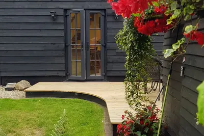 Image de Riverside Pied a Terre, in Town, Two Acre Garden