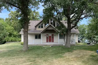 Image de Lake Front House with lots of privacy and space!