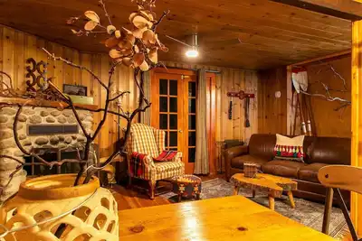 Image de Deer Bed Den / Blue Door at 11 Chimneys