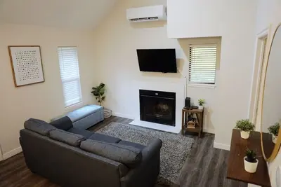 Image de Two Bedroom Loft, King Beds, Down Town Convenience