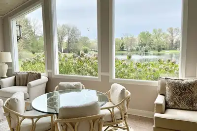 Image de Lakeview, Decks, Hot Tub, Community Pool, Walking Trails