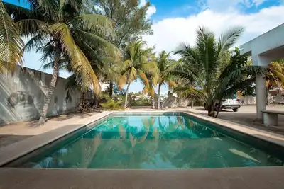 Image de Cozy Beach Home | Budget Friendly | Nice Location!