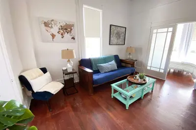 Image de 236 Prospect Apt 5 · Downtown Hs Loft Apartment With Plenty Of Parking