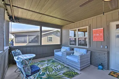 Image de Resort Cabin w/ Nearby Pool & Lake Access!