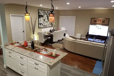 Image de New 1, 200sf Cons. Modern, Open Floor Plan, Comfort