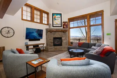 Image de Spacious Corner Home w/ Incredible View, Free WiFi, Private Hot Tub & Large Deck