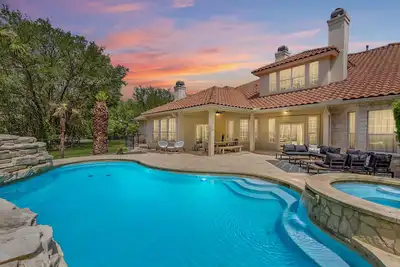 Image de Ut Football Fave - Pool, Hot Tub, Fire Pit!