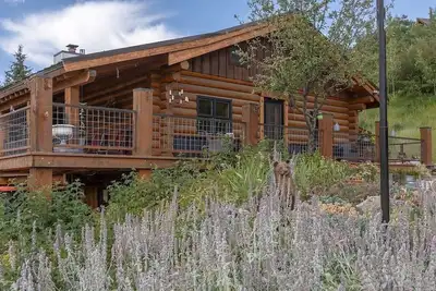 Image de Spring Escape at Aspen Bear Paws, Mountain Views