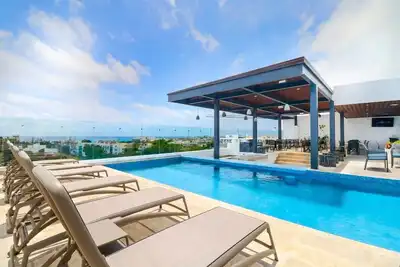 Image de Amazing 3br w/Beautiful Rooftops near the beach!