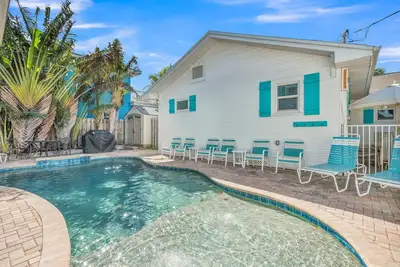 Image de Largest in North Beach- Private Pool- 1 Block to Beach - All 3 Units- Sleeps 16