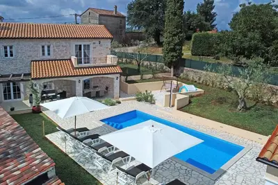 Image de Maison de vacances Vižinada pour 1 - 6 personnes avec 3 chambres à coucher - Maison jumelée