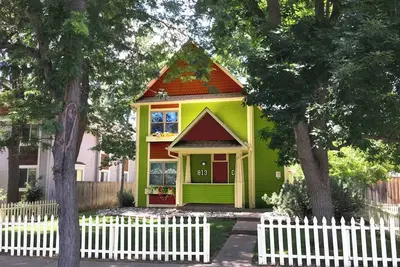 Image de Boutique Studio Apartment Hotel across from Csu in Old Town Fort Collins! Very close to perfect when it comes to hotel suites, The Hemingway Studio at Remington Flats  has a seaside breezy feel and decor that promotes creativity, spontaneity, and a b