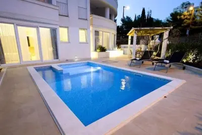 Image de Appartement de vacances Split pour 2 - 6 personnes avec 3 chambres Ă coucher - Maison mitoyenne