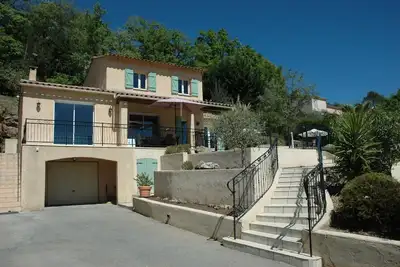 Image de Maison de vacances Bagnols en ForĂŞt pour 1 - 6 personnes avec 3 chambres Ă coucher - Maison de vacan