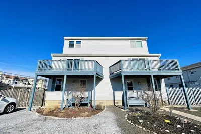 Image de Beach block townhouse on the very desired 76th Street beach