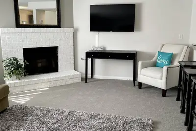 Image de Super Roomy 🔹 Close to Everything 🔹 King Size Bed 🔹 Quiet Cul de Sac